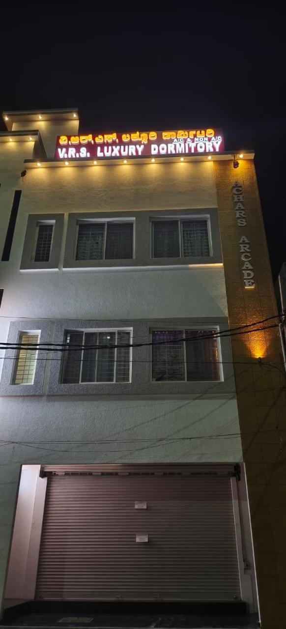 V R S Luxury Ac Dormitory Maiçor Exterior foto